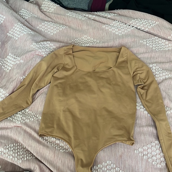 skims long sleeve scoop neck bodysuit - Picture 4 of 11